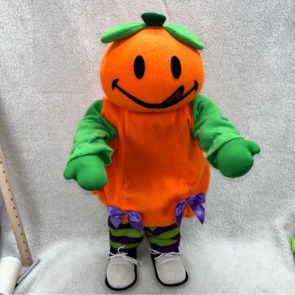 Handerson Handicraft 27" standing halloween Greet & Treat Friends tongue out - Picture 7 of 14